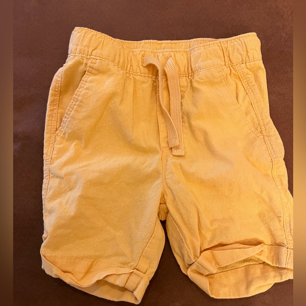 Boy’s Yellow Old Navy shorts in 3T.